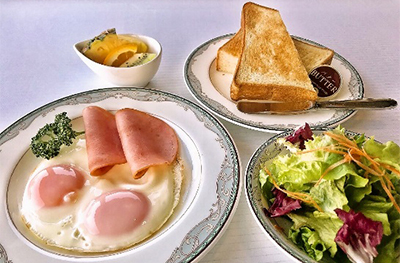 朝食
